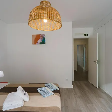 104 - Supertubos アパート アトウギア・ダ・バレイア